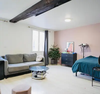 Coin salon dans l'établissement Charmant studio au cœur du Marais Paris 3ᵉ