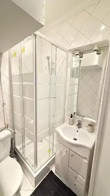 Salle de bains dans l'établissement Cosy et moderne