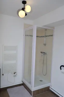 Salle de bains dans l'établissement Louise michel