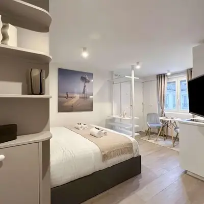 Opera - Deluxe studio with lift for 2