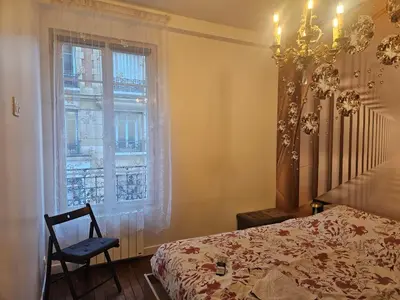 Un ou plusieurs lits dans un hébergement de l'établissement Elégant Appartement rénové type Parisien Idéalement situé aux portes de Paris et à 150 m du Métro