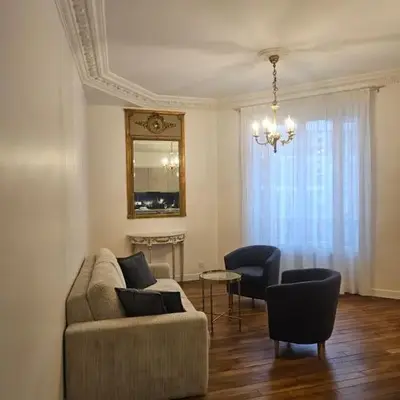 Elégant Appartement rénové type Parisien Idéalement situé aux portes de Paris et à 150 m du Métro