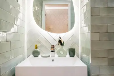 Salle de bains dans l'établissement Les Jardins de Basfroi