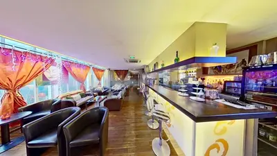 Cuisine ou kitchenette dans l'établissement EXIGEHOME-Large houseboat with rooftop and spa near Paris