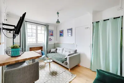 Coin salon dans l'établissement Appartement charmant pour 2, Batignolles