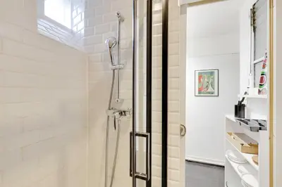 Salle de bains dans l'établissement Appartement charmant pour 2, Batignolles