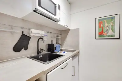 Cuisine ou kitchenette dans l'établissement Appartement charmant pour 2, Batignolles