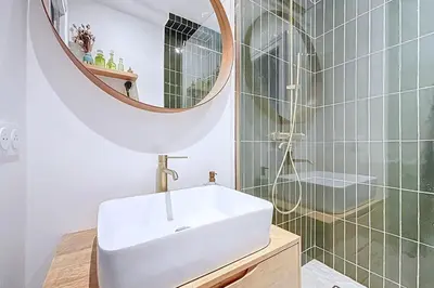 Salle de bains dans l'établissement Cocon familial près des Buttes-Chaumont