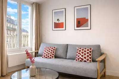 Coin salon dans l'établissement Lavie Maison - Studio Batignolles & Montmartre