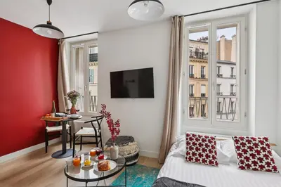 Télévision ou salle de divertissement dans l'établissement Lavie Maison - Studio Batignolles & Montmartre