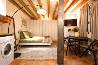 Coin salon dans l'établissement Charming Apartment in Notre-Dame