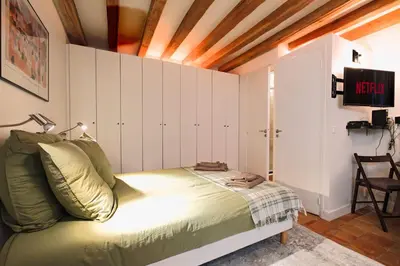 Un ou plusieurs lits dans un hébergement de l'établissement Charming Apartment in Notre-Dame