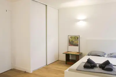 Un ou plusieurs lits dans un hébergement de l'établissement Charming bright studio in the heart of Paris