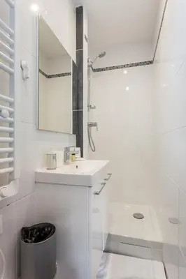 Salle de bains dans l'établissement Cosy studio - 2P - Malakoff Hauts-de-Seine