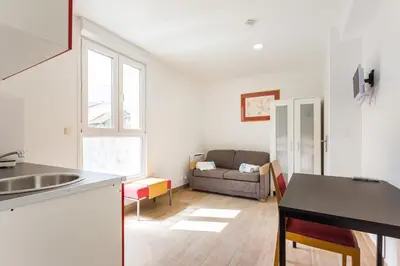 Cuisine ou kitchenette dans l'établissement Cosy studio - 2P - Malakoff Hauts-de-Seine