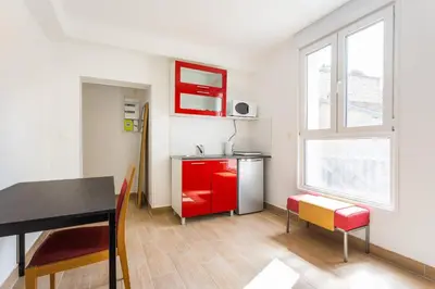 Cuisine ou kitchenette dans l'établissement Cosy studio - 2P - Malakoff Hauts-de-Seine