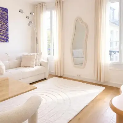 Saint-Germain-des-Prés - Modern-Calm-Bright