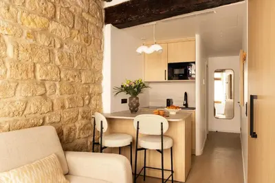 Cuisine ou kitchenette dans l'établissement Modern apartment -AC-1BR-4P-Panthéon