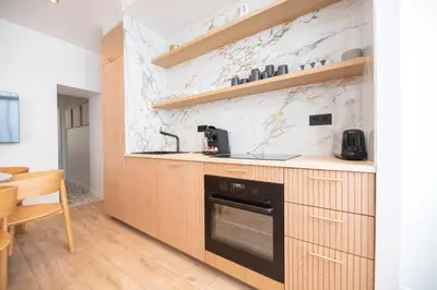 Cuisine ou kitchenette dans l'établissement Elegant Flat near République & Canal Saint Martin