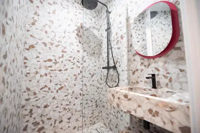 Salle de bains dans l'établissement Elegant Flat near République & Canal Saint Martin