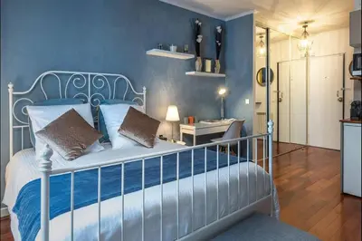 Un ou plusieurs lits dans un hébergement de l'établissement MIKE STAY Luxury Suite Ponthieu - Champs-Élysées
