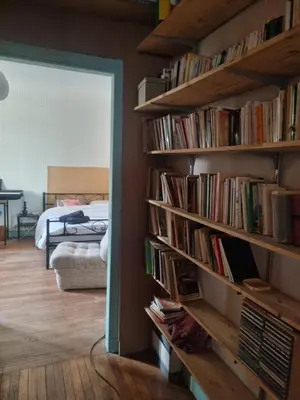 Un ou plusieurs lits dans un hébergement de l'établissement Appartement artistique