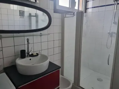 Salle de bains dans l'établissement Appartement artistique