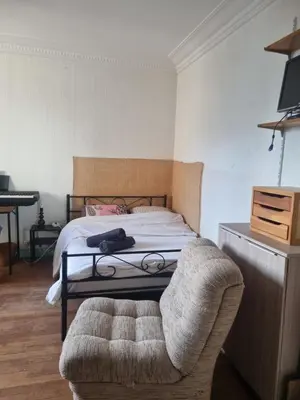 Un ou plusieurs lits dans un hébergement de l'établissement Appartement artistique