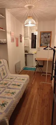 Coin salon dans l'établissement Chambre au pied de la Tour Eiffel