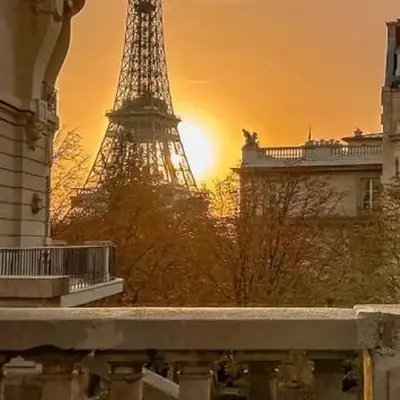 Chambre au pied de la Tour Eiffel