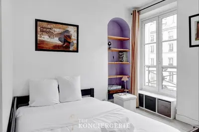 Un ou plusieurs lits dans un hébergement de l'établissement Residence elegante pres du Canal Saint Martin