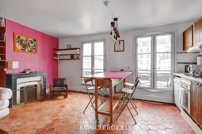 Cuisine ou kitchenette dans l'établissement Residence elegante pres du Canal Saint Martin