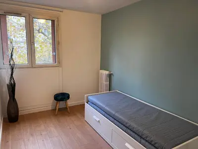 Un ou plusieurs lits dans un hébergement de l'établissement Appartement Paris 19