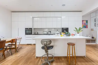 Cuisine ou kitchenette dans l'établissement House in Paris