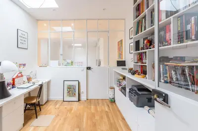 Cuisine ou kitchenette dans l'établissement House in Paris