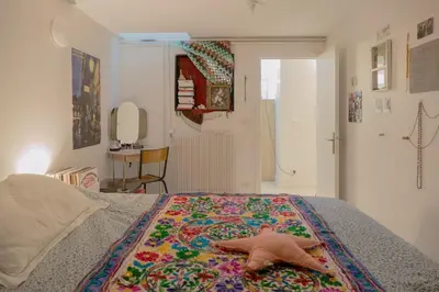 Un ou plusieurs lits dans un hébergement de l'établissement House in Paris