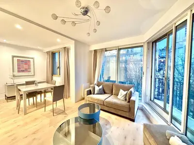 Coin salon dans l'établissement Luxury Paris Apt, Eiffel View, Golden Triangle