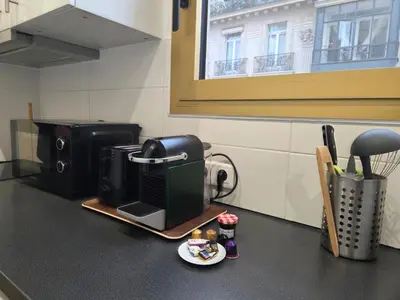 Plateau bouilloire dans l'établissement Luxury Paris Apt, Eiffel View, Golden Triangle