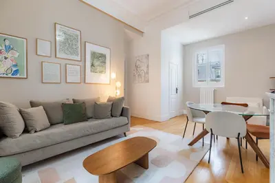 Coin salon dans l'établissement Charm and standing with 2 bedrooms close to Trocadéro