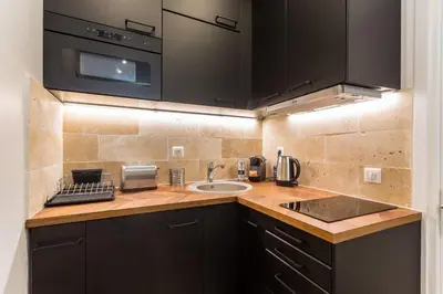 Cuisine ou kitchenette dans l'établissement Cosy flat 3P- Le Marais 2