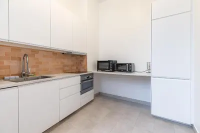Cuisine ou kitchenette dans l'établissement Modern air-conditioned apartment Arc de Triomphe