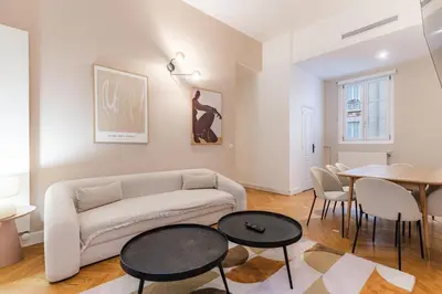 Coin salon dans l'établissement Modern air-conditioned apartment Arc de Triomphe