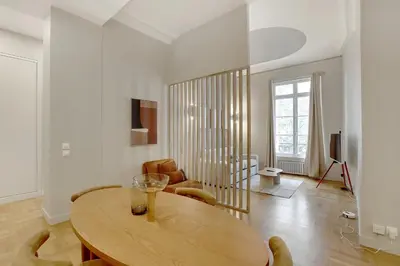 Coin salon dans l'établissement Parisian Elegance & Comfort for 4 people