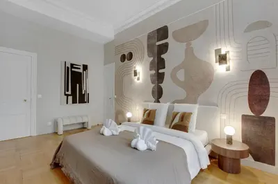 Un ou plusieurs lits dans un hébergement de l'établissement Parisian Elegance & Comfort for 4 people