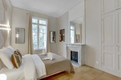 Un ou plusieurs lits dans un hébergement de l'établissement Parisian Elegance & Comfort for 4 people