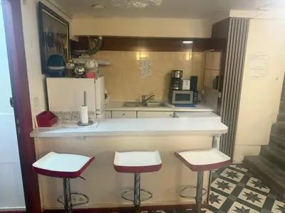 Cuisine ou kitchenette dans l'établissement Location partie basse souplex à Gare du nord