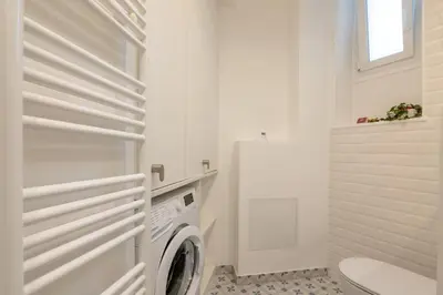Salle de bains dans l'établissement Sophisticated 2BR - Steps to Station