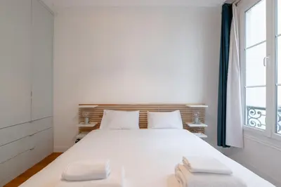 Un ou plusieurs lits dans un hébergement de l'établissement Sophisticated 2BR - Steps to Station