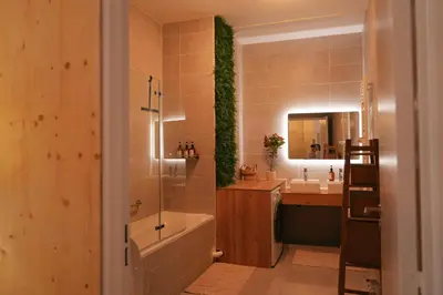 Salle de bains dans l'établissement Apartement with garden and parking 5 min to métro line 4