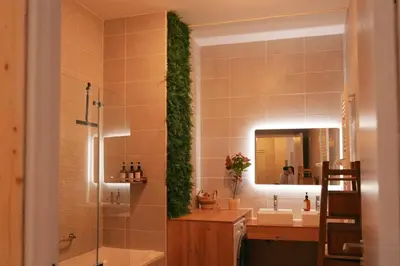 Salle de bains dans l'établissement Apartement with garden and parking 5 min to métro line 4